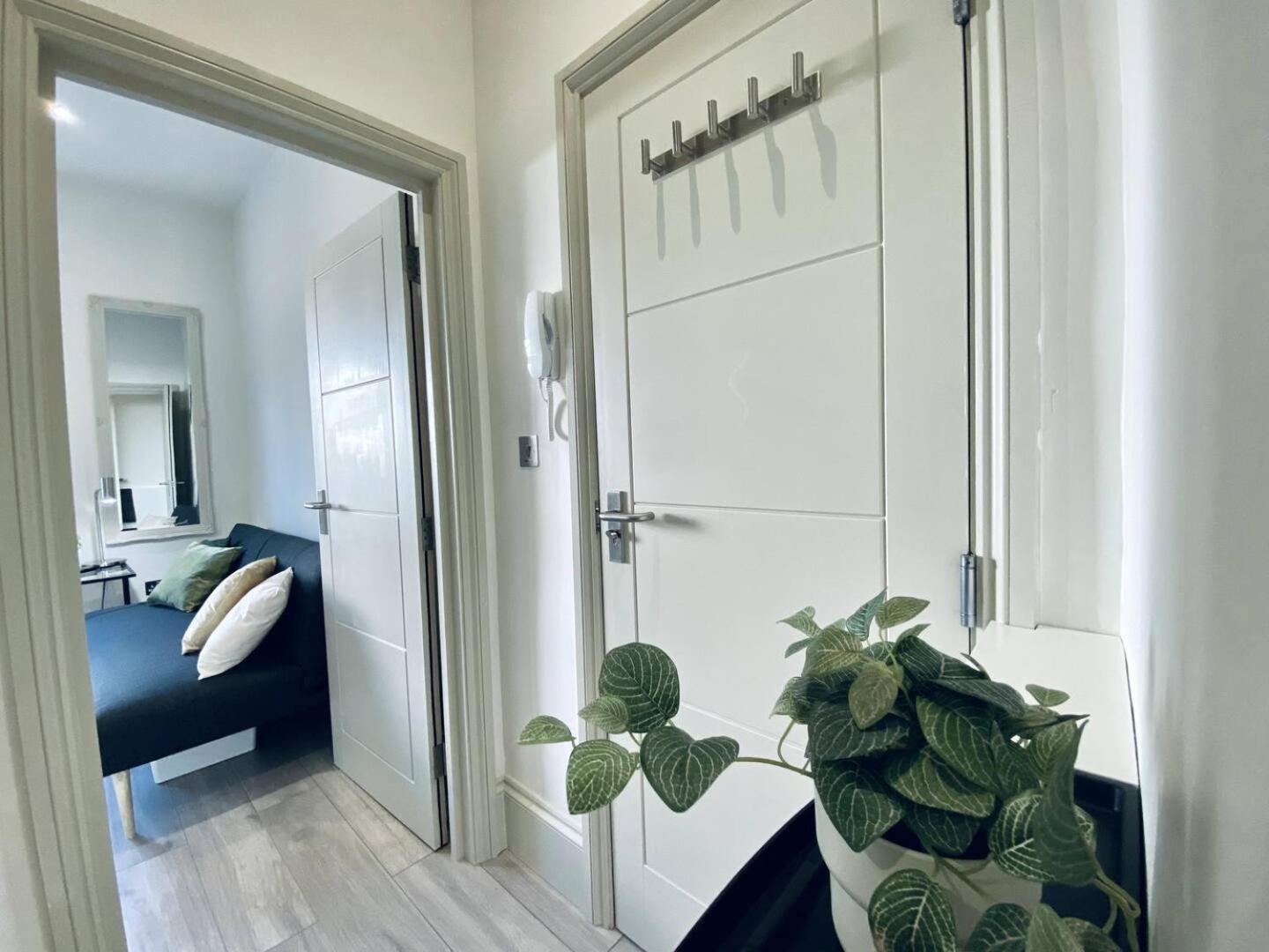 ברייטון Apt 03 Beachside Beauty Central Studio Steps From Cafes מראה חיצוני תמונה