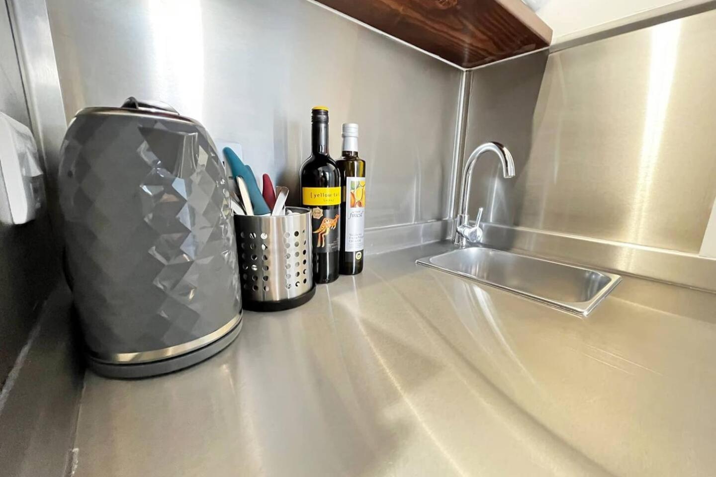 ברייטון Apt 03 Beachside Beauty Central Studio Steps From Cafes מראה חיצוני תמונה